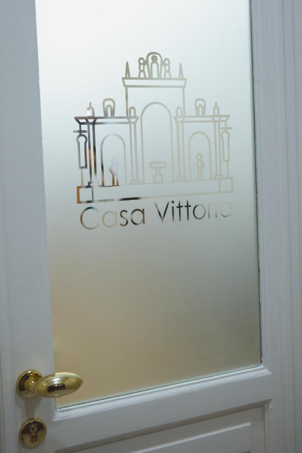 Bed and Breakfast Casa Vittoria Napoli - Santa Lucia Zewnętrze zdjęcie