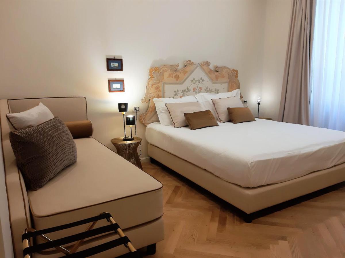 Bed and Breakfast Casa Vittoria Napoli - Santa Lucia Zewnętrze zdjęcie